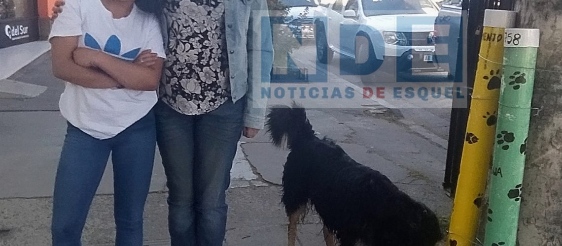 La docente Sabrina Aleuy y su alumna Kiara