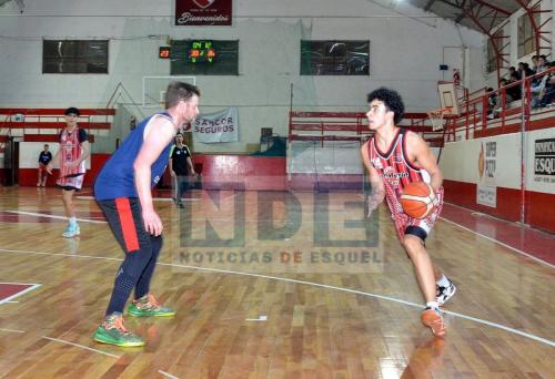 Ferrer mira el aro para encarar